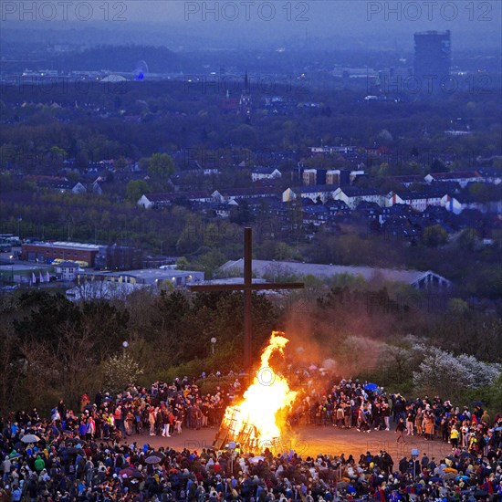 Easter bonfire on the Haniel spoil tip in Bottrop with a sweeping view of the gasometer in Oberhausen, Ruhr area, North Rhine-Westphalia, Germany, Europe