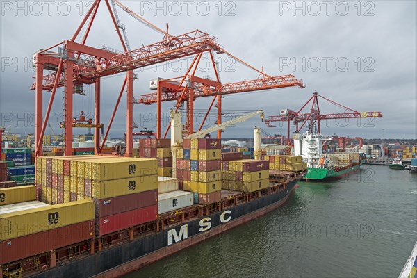 Container ships, container bridge, harbour, Dublin, Republic of Ireland