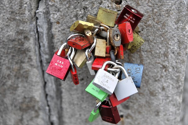 Old Main Bridge, built 1476-1703, Colourful love locks with personal inscriptions, attached to a bridge railing, Wuerzburg, Lower Franconia, Bavaria, Germany, Europe