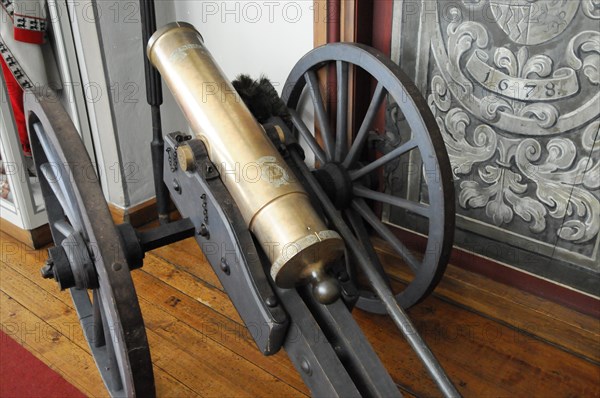 Langenburg Castle, Old bronze cannon on wooden frame with engraving from 1678, Langenburg Castle, Langenburg, Baden-Wuerttemberg, Germany, Europe