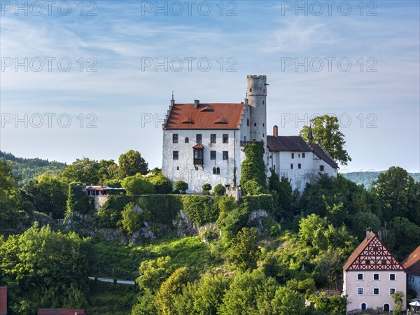 Goessweinstein with castle and half-timbered houses, Franconian Switzerland, Upper Franconia, Franconia, Bavaria, Germany, Europe