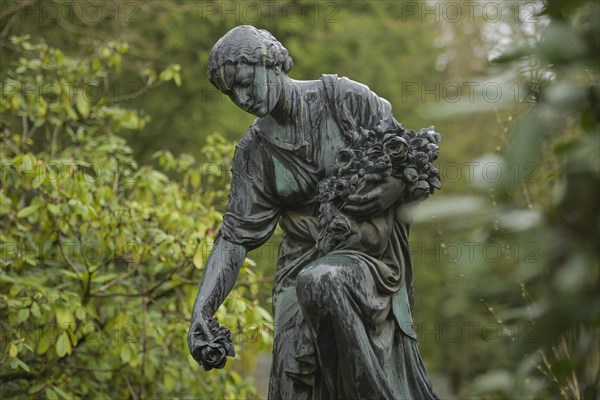 Bronze female figure, mourning figure, symbol of death, North Cemetery, Wiesbaden, Hesse, Germany, Europe