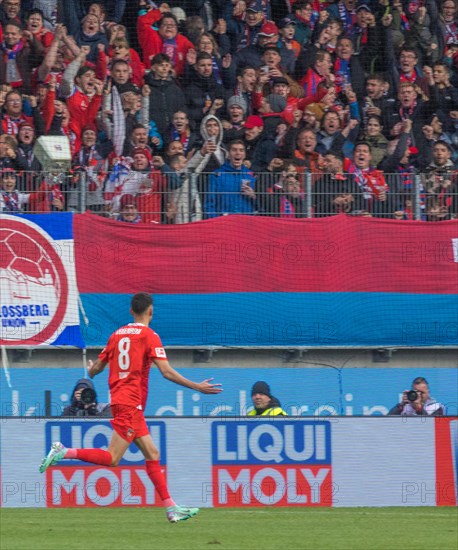 Football match, Eren DINKCI 1.FC Heidenheim has just scored the 1 to 1 equaliser and celebrates his goal with the Heidenheim fans, Voith-Arena football stadium, Heidenheim