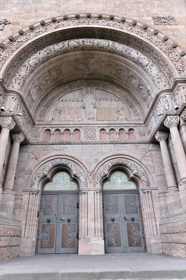 Church of the Redeemer, start of construction 1903, Bad Homburg v. d. Hoehe, Hesse, Detailed view of the entrance area of a church with elaborate stonemasonry and wooden doors, Church of the Redeemer, start of construction 1903, Bad Homburg v. Hoehe, Hesse, Germany, Europe