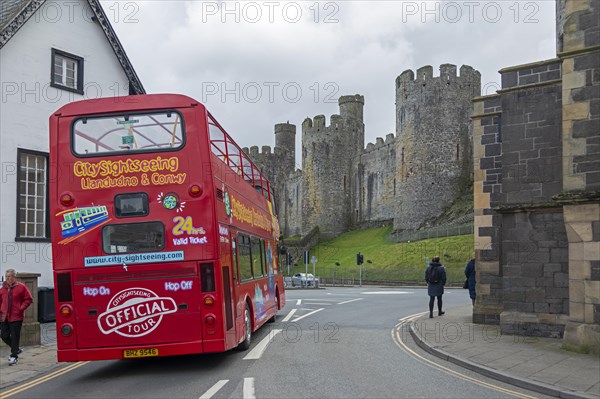 Double-decker bus, castle, Conwy, Wales, Great Britain