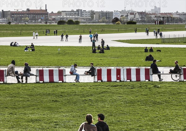 Visitors at Tempelhofer Feld, Berlin, 01.04.2024., Berlin, Berlin, Germany, Europe