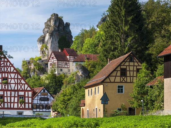 Zechenstein rock formation and half-timbered houses, rock castle and Franconian Switzerland Museum, former Judenhof, Tuechersfeld, Pottenstein, Franconian Switzerland, Franconian Alb, Upper Franconia, Franconia, Bavaria, Germany, Europe