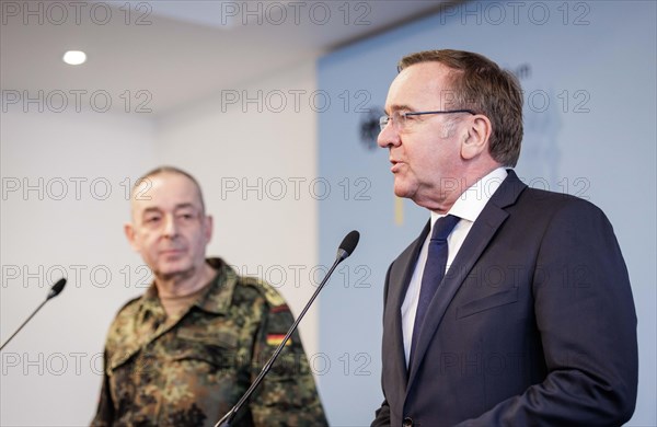 (L-R) Boris Pistorius, Federal Minister of Defence, and General Carsten Breuer, Inspector General of the Bundeswehr, at a press conference on the structural reform of the Bundeswehr in Berlin, 04.04.2024