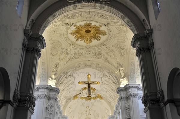 St Kilian's Cathedral in Wuerzburg, Wuerzburg Cathedral, gleaming gold altar in the baroque church interior with crucifix and decorated ceiling, Wuerzburg, Lower Franconia, Bavaria, Germany, Europe