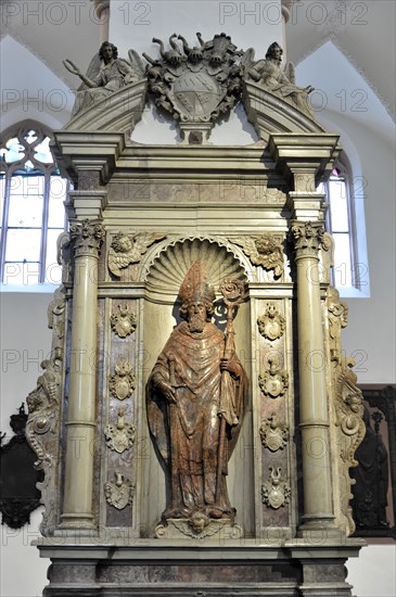 St Kilian's Cathedral, St Kilian's Cathedral, Wuerzburg, Stone statue of a saint in a church niche, part of an altar, Wuerzburg, Lower Franconia, Bavaria, Germany, Europe