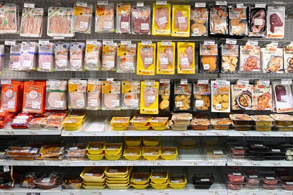 Coop sales shelf for vacuum-packed meat products