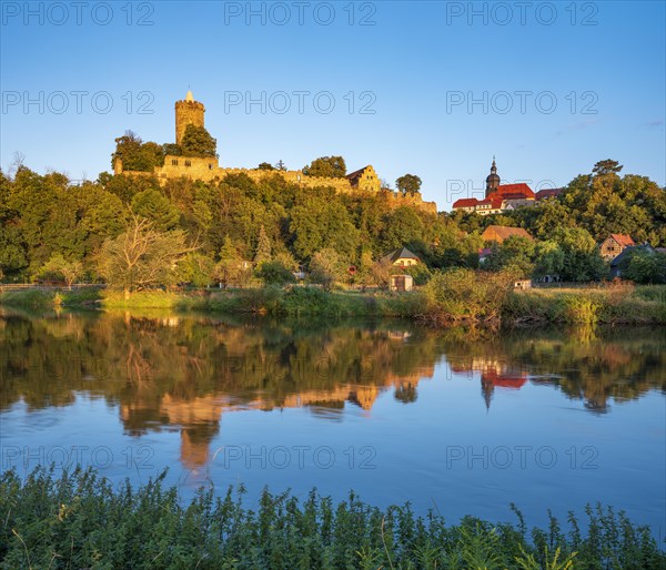 Schoenburg castle and village in the Saale valley in the evening light, reflection in the river Saale, Schoenburg (Saale), Saxony-Anhalt, Germany, Europe