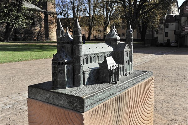 Speyer Cathedral, bronze model of Worms Cathedral on a pedestal, Speyer Cathedral, Unesco World Heritage Site, foundation stone laid around 1030, Speyer, Rhineland-Palatinate, Germany, Europe