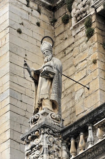 Jaen, Catedral de Jaen, Cathedral of Jaen from the 13th century, art epoch Renaissance, Jaen, stone statue of a saint with episcopal insignia at a church, Jaen, Baeza, Ubeda, Andalusia, Spain, Europe