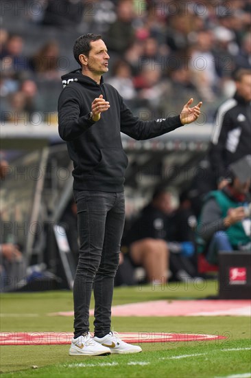 Bundesliga Eintracht Frankfurt-Union Berlin at Deutsche Bank Park in Frankfurt. Frankfurt coach Dino Toppmoeller. Frankfurt, Hesse, Germany, Europe