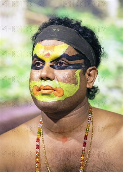 Kathakali performer or mime, 38 years old, with painted face, Kochi Kathakali Centre, Kochi, Kerala, India, Asia