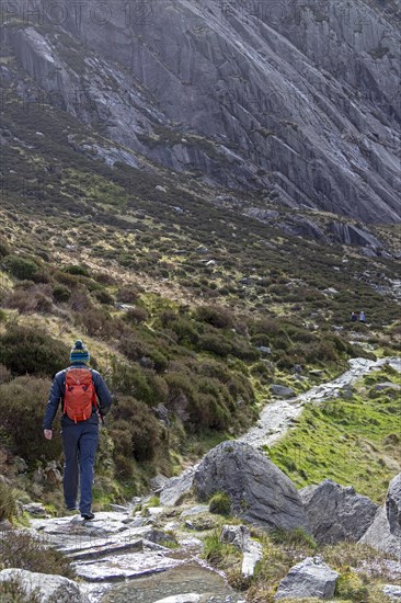 People, LLyn Idwal walking trail, Snowdonia National Park near Pont Pen-y-benglog, Bethesda, Bangor, Wales, Great Britain