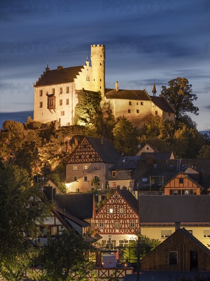 Goessweinstein with castle and half-timbered houses at dusk, Franconian Switzerland, Upper Franconia, Franconia, Bavaria, Germany, Europe