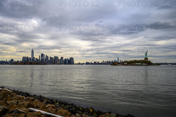 Views on New York Harbor, Manhattan and Statue of Liberty from the Liberty State Park, Jersey City, NJ, USA, USA, North America