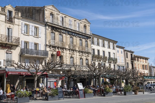 Market square, bistro, bank, restaurant, Place du Bourguet, Forcalquier, Departement Alpes-de-Haute-Provence, France, Europe