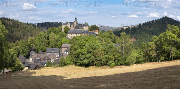 Landscape with Lauenstein Castle, Ludwigsstadt, Upper Franconia, Bavaria, Germany, Europe