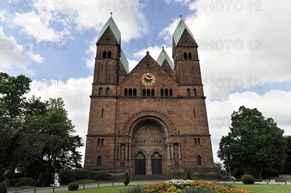 Church of the Redeemer, start of construction 1903, Bad Homburg v. d. Hoehe, Hesse, Neo-Romanesque church with two towers in front of a cloudy sky surrounded by green areas, Church of the Redeemer, start of construction 1903, Bad Homburg v. Hoehe, Hesse, Germany, Europe