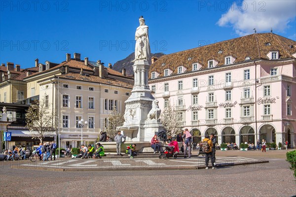 Walther Square with monument to Walther von der Vogelweide, Bolzano, Adige Valley, South Tyrol, Trentino-Alto Adige, Italy, Europe