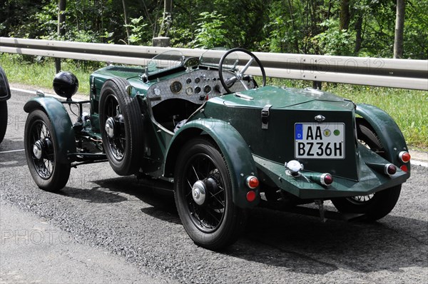 Morris 8, A green classic sports car on the side of the road, SOLITUDE REVIVAL 2011, Stuttgart, Baden-Wuerttemberg, Germany, Europe