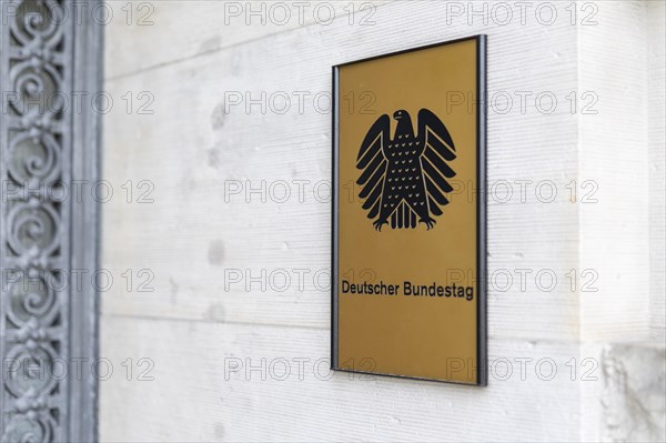 A sign with the inscription: German Bundestag in Berlin, 05.04.2024