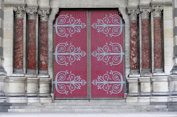 Marseille, Large red door with elaborate decorations on a historic building, Marseille, Departement Bouches du Rhone, Region Provence Alpes Cote d'Azur, France, Europe