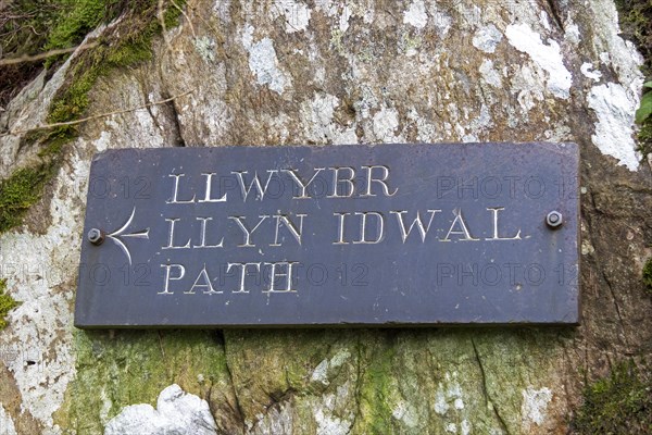Signpost, LLyn Idwal Way, Snowdonia National Park near Pont Pen-y-benglog, Bethesda, Bangor, Wales, Great Britain