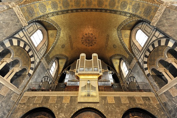 Church of the Redeemer, start of construction 1903, Bad Homburg v. d. Hoehe, Hesse, Germany, View upwards to the organ pipes, a gallery and the dome of a church decorated with mosaics, Church of the Redeemer, start of construction 1903, Bad Homburg v. Hoehe, Hesse, Germany, Europe