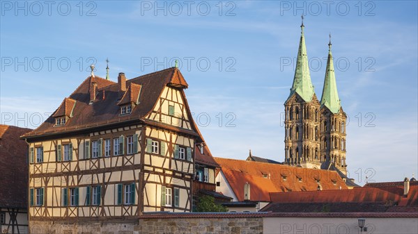 Towers of Bamberg Cathedral and half-timbered house in the evening light, Bamberg, Upper Franconia, Bavaria, Germany, Europe
