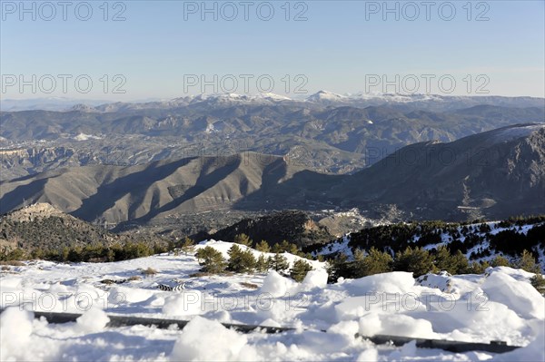 Mountains in Andalusia, Mountain range with snow, near Pico del Veleta, 3392m, Gueejar-Sierra, Sierra Nevada National Park, A clear and wide view over a snow-covered mountain panorama, Costa del Sol, Andalusia, Spain, Europe