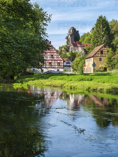 Zechenstein rock formation and half-timbered houses on the Puettlach river, rock castle and Franconian Switzerland Museum, former Judenhof, Tuechersfeld, Franconian Switzerland, Franconian Alb, Upper Franconia, Franconia, Bavaria, Germany, Europe