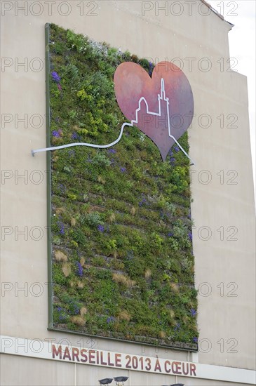 Marseille, Green wall with plants and a heart-shaped work of art in Marseille, Marseille, Departement Bouches du Rhone, Region Provence Alpes Cote d'Azur, France, Europe
