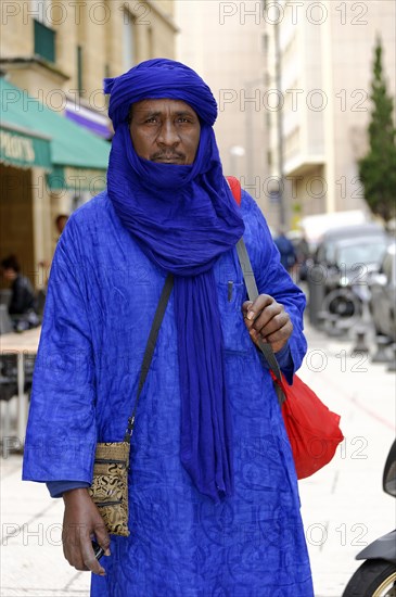 Businessman from Morocco, portrait of a man in traditional blue clothing and turban on the street, Marseille, Departement Bouches-du-Rhone, Region Provence-Alpes-Cote d'Azur, France, Europe