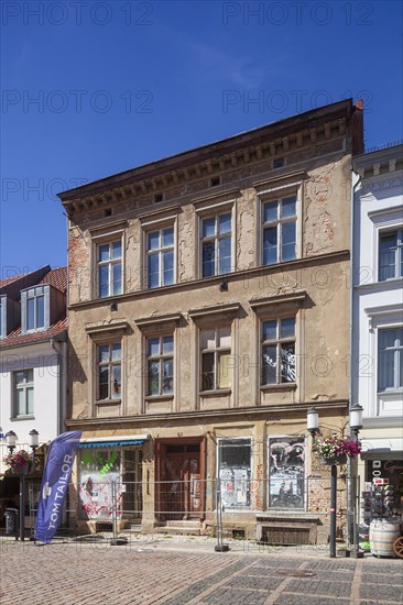 Dilapidated house in need of renovation with barriers in Lange Strasse, Greifswald, Mecklenburg-Vorpommern, Germany, Europe