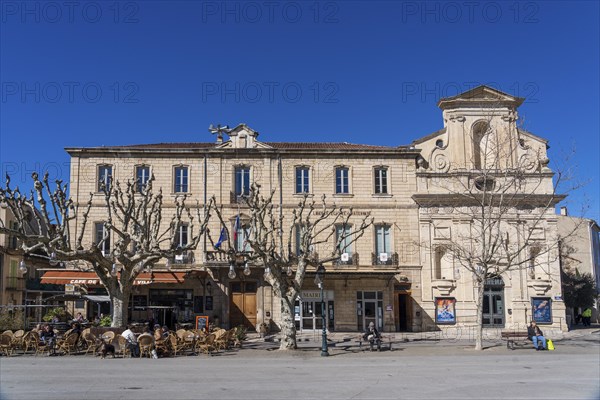 Market square, bistro, town hall, cinema, Place du Bourguet, Forcalquier, Departement Alpes-de-Haute-Provence, France, Europe