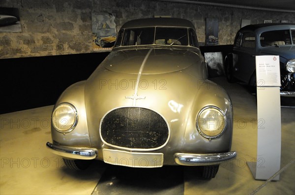 Deutsches Automuseum Langenburg, Front view of a bronze vintage sports car at a car exhibition, Deutsches Automuseum Langenburg, Langenburg, Baden-Wuerttemberg, Germany, Europe