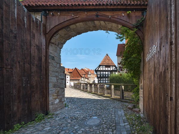 Alley with half-timbered houses and cobblestones, archway at the Quedlinburg Adelshof in the historic old town, UNESCO World Heritage Site, Quedlinburg, Saxony-Anhalt, Germany, Europe