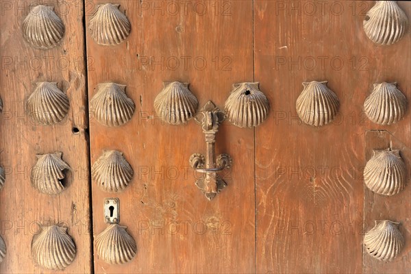 Alhambra, Granada, Andalusia, Old wooden door with shell decorations and traditional knocker, Granada, Andalusia, Spain, Europe