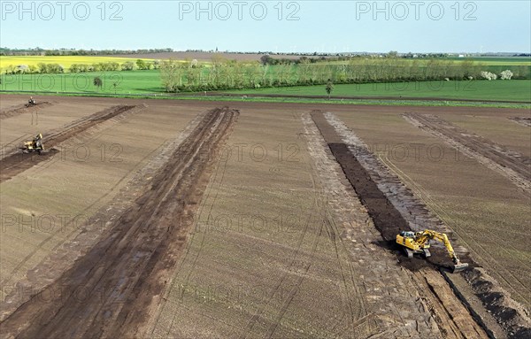 Excavators begin preparations for the construction site access road on the L 50 at the future Intel construction site in Magdeburg. The state of Saxony-Anhalt is financing the expansion of two construction site access roads from the L 50 state road to the Intel site, 08.04.2024., Magdeburg, Saxony-Anhalt, Germany, Europe