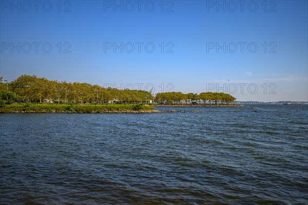 Views on New York Harbor, Manhattan and Statue of Liberty from the Liberty State Park, Jersey City, NJ, USA, USA, North America