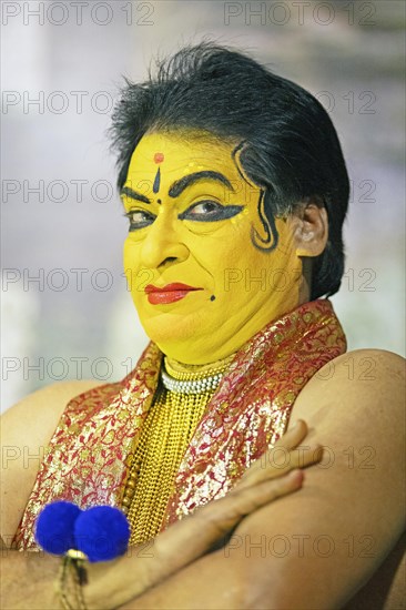 Kathakali performer or mime, 60 years old, with painted face, Kochi Kathakali Centre, Kochi, Kerala, India, Asia