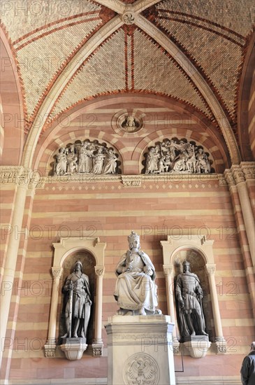 Monument to King Adolf of Nassau, Speyer Cathedral, westwork, new part, first start of construction probably 1025, Speyer, detailed view of a niche with statues and a relief under a patterned vaulted ceiling, Speyer Cathedral, Unesco World Heritage Site, foundation stone laid around 1030, Speyer, Rhineland-Palatinate, Germany, Europe
