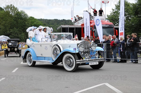 Cadillac Imperial Phaeton, built in 1930, A white and blue convertible vintage car drives past an enthusiastic crowd of spectators, SOLITUDE REVIVAL 2011, Stuttgart, Baden-Wuerttemberg, Germany, Europe