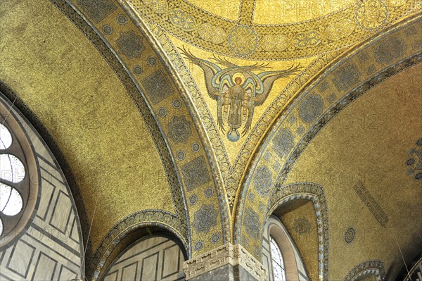 Church of the Redeemer, start of construction 1903, Bad Homburg v. d. Hoehe, Hesse, Detailed golden mosaic dome with elaborate decorations and stucco elements, Church of the Redeemer, start of construction 1903, Bad Homburg v. Hoehe, Hesse, Germany, Europe