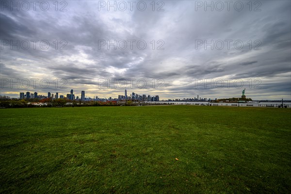 Views on New York Harbor, Manhattan and Statue of Liberty from the Liberty State Park, Jersey City, NJ, USA, USA, North America