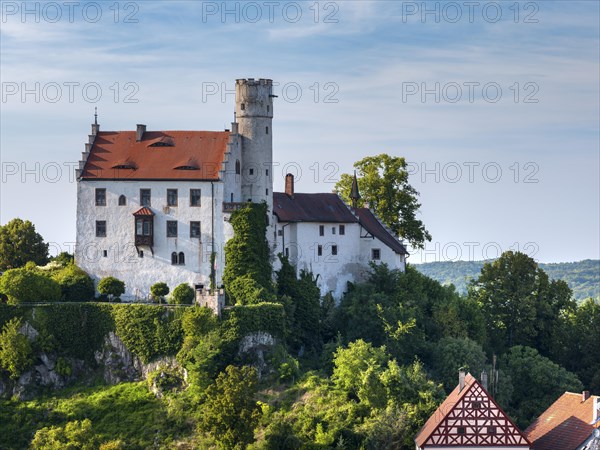 Goessweinstein with castle and half-timbered houses, Franconian Switzerland, Upper Franconia, Franconia, Bavaria, Germany, Europe
